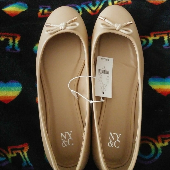 New York & Company Beige Flats - Picture 2 of 6